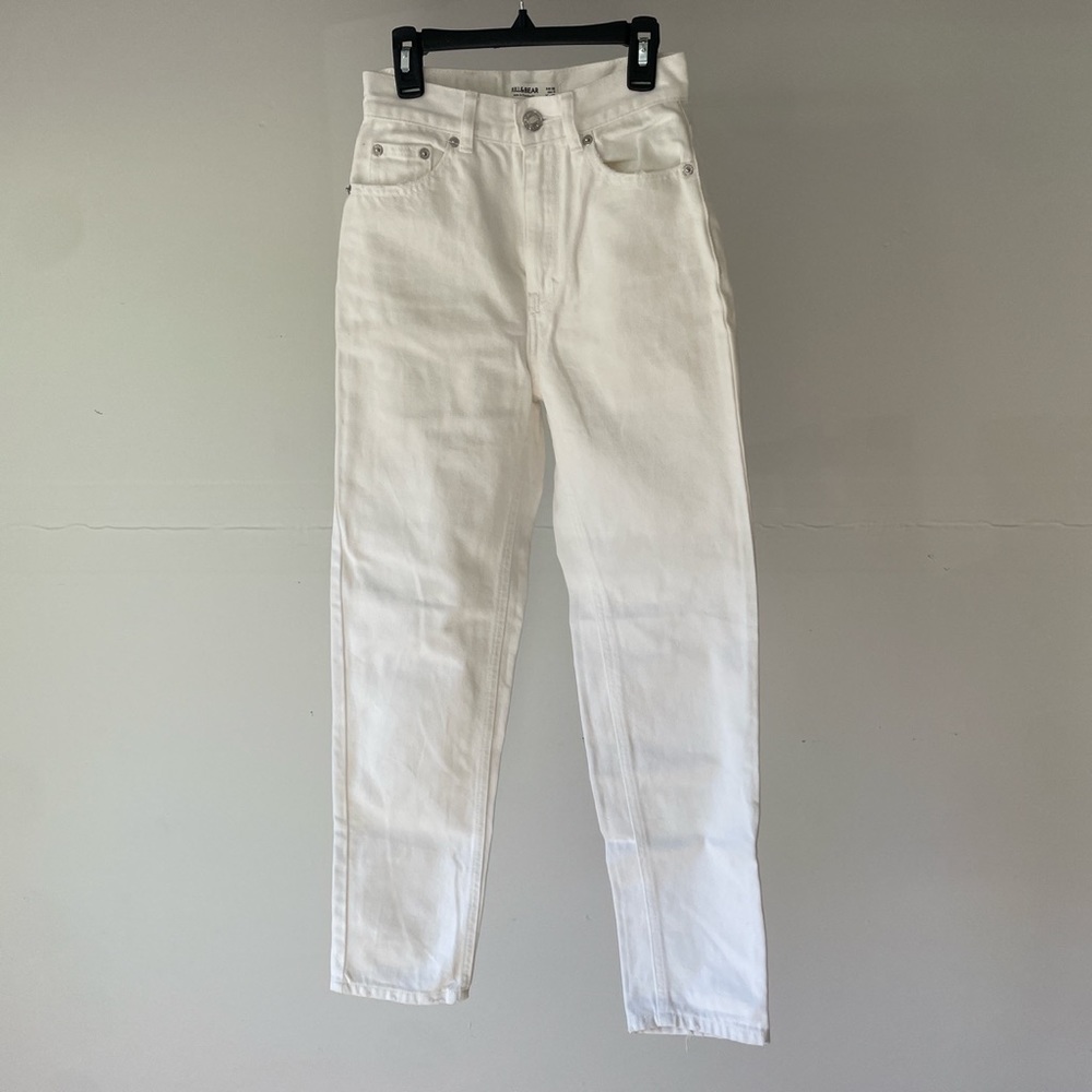 Woman’s white jeans